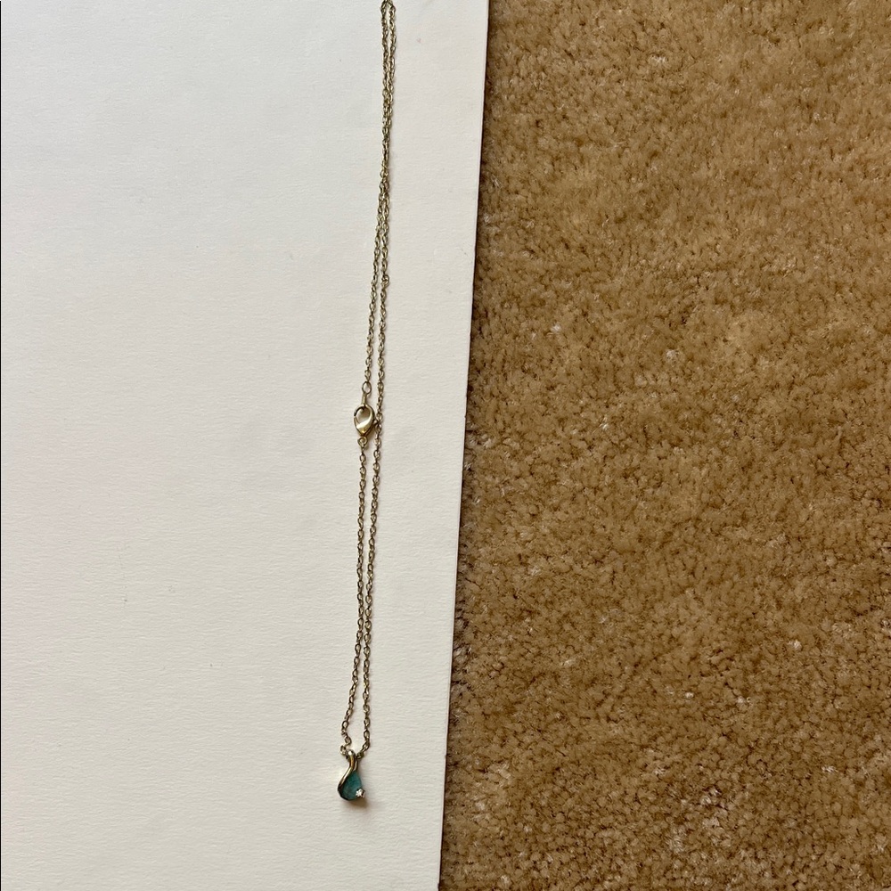 Elegant Gold Necklace with Teal Pendant